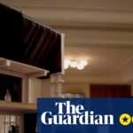 “The Miniature Wife Critique: Matthew Macfadyen’s Talent Overshadowed in This Lackluster Comedy”