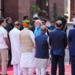 Engaging Exchange Between Modi and Rahul Captivates Audience at Mahatma Phule Celebration