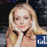 “Jane Krakowski Reflects on Ally McBeal and Her Journey as a Captivating Scene-Stealer”