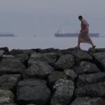 IMF cautions that prolonged closure of the Strait of Hormuz could lead to rising inflation and economic downturn.